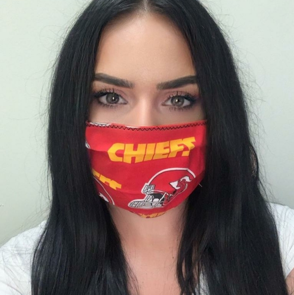 CHIEFS Face Mask with FILTER - Picture 1 of 2